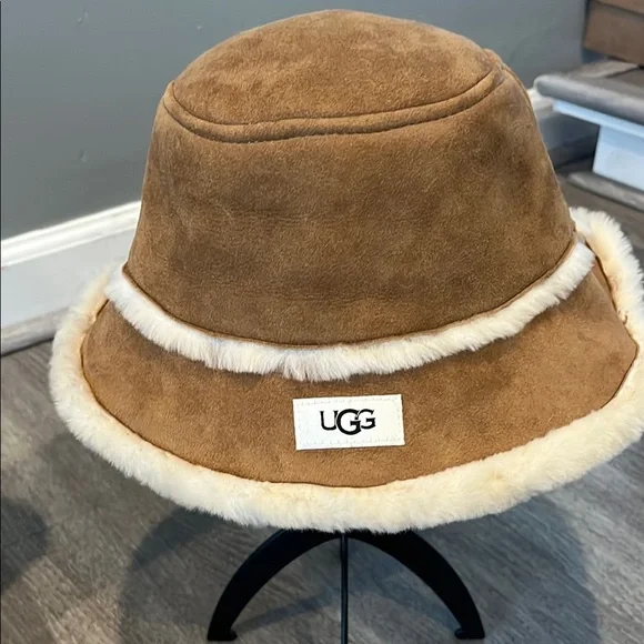 UGG Chestnut Shearling Boots and Hat Set